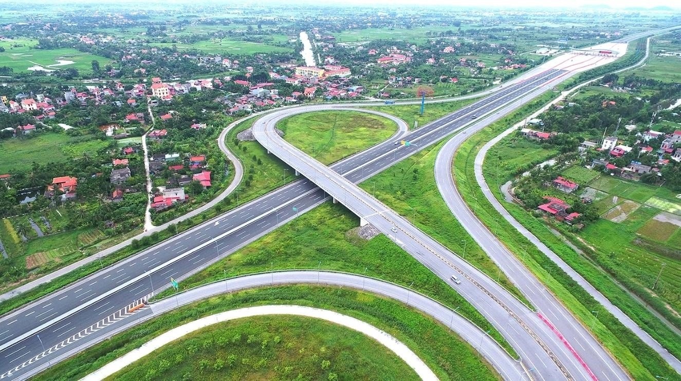 Hanoi - Hai Phong Expressway: Length 105.5km
