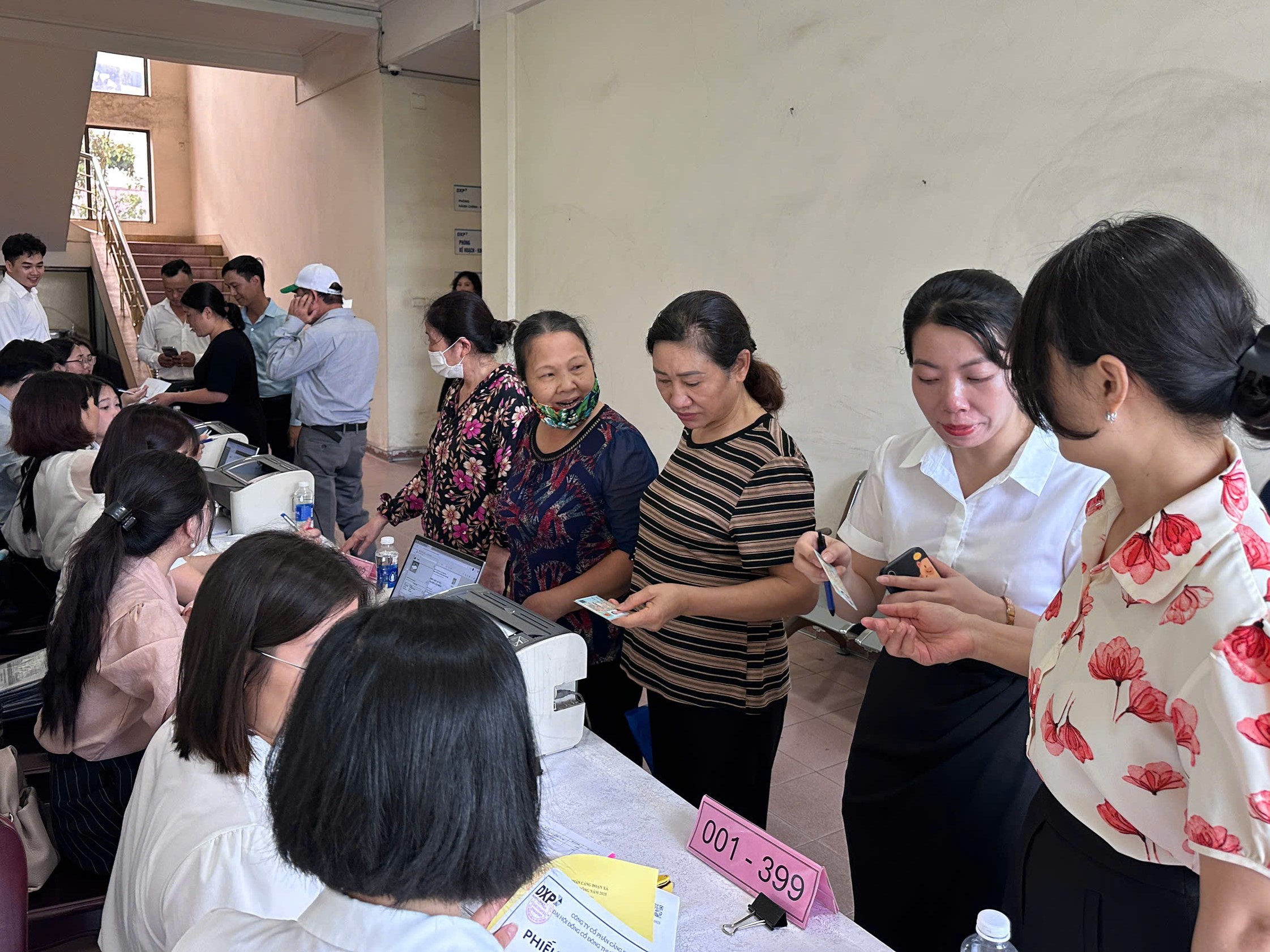Đón tiếp quý cổ đông